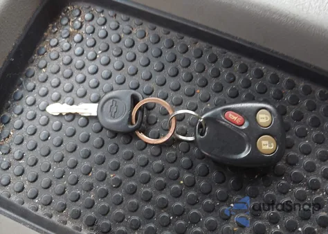 2003 Chevrolet Tahoe Ls из США, поврежденный, VIN 1GNEC13Z93J320128